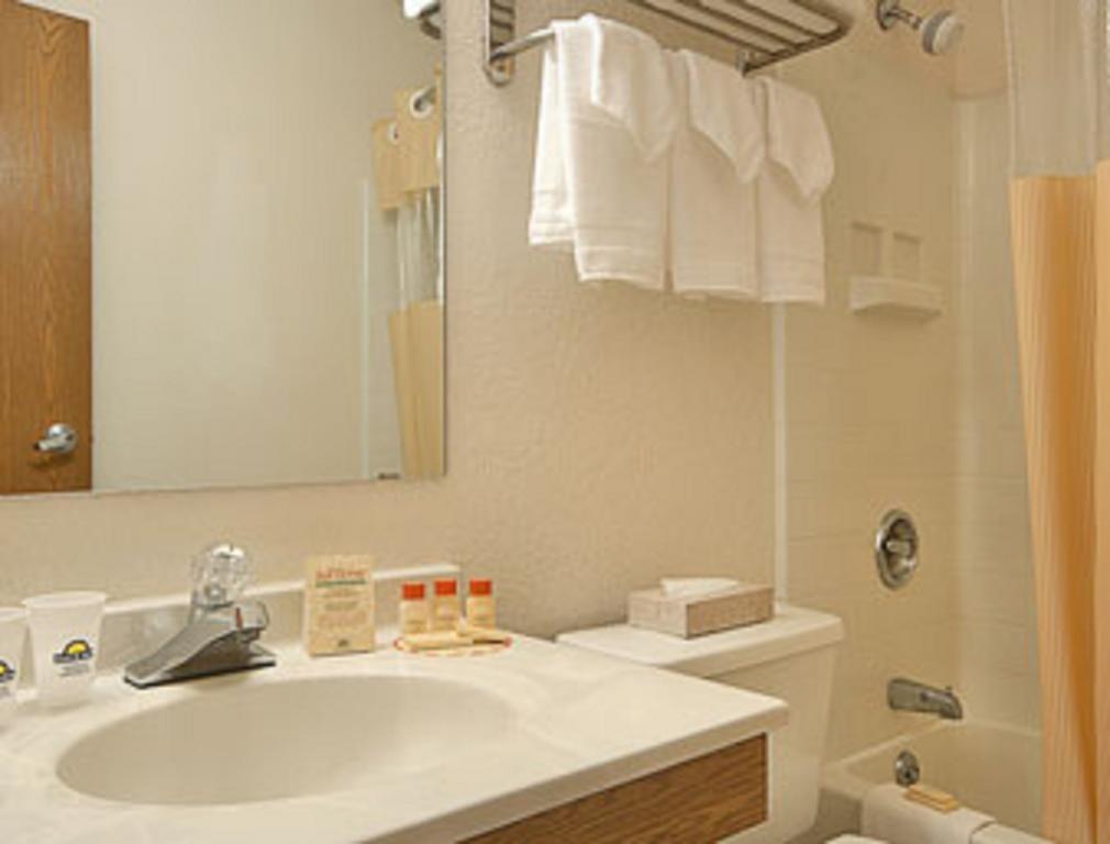 Days Inn By Wyndham Hornell Ny Room photo